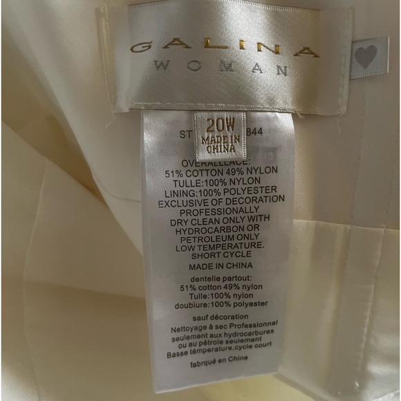 David’s Bridal “Galina” Wedding Dress - Picture 9 of 13